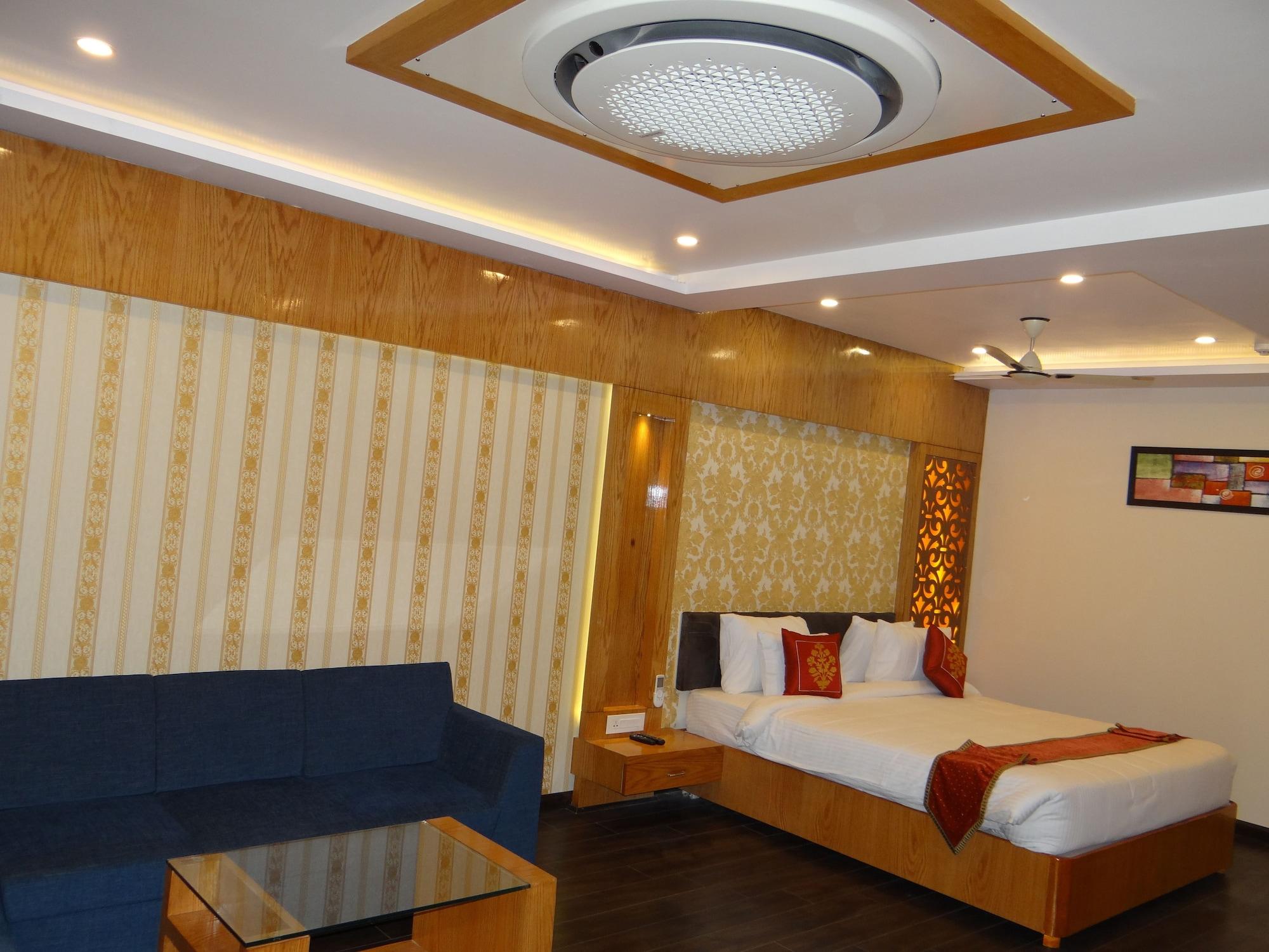 Hotel Tridev Varanasi Exterior photo