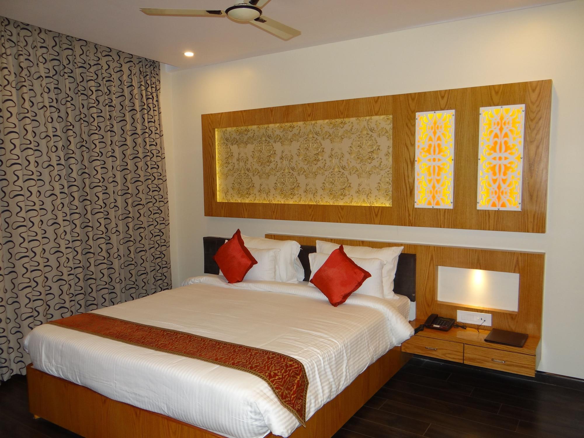 Hotel Tridev Varanasi Exterior photo